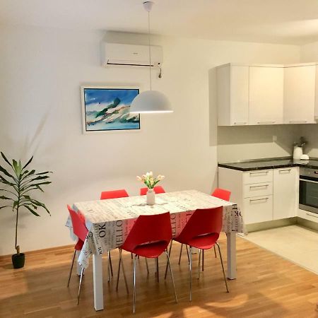 Antonijas Sunny Apartment Makarska Exterior foto