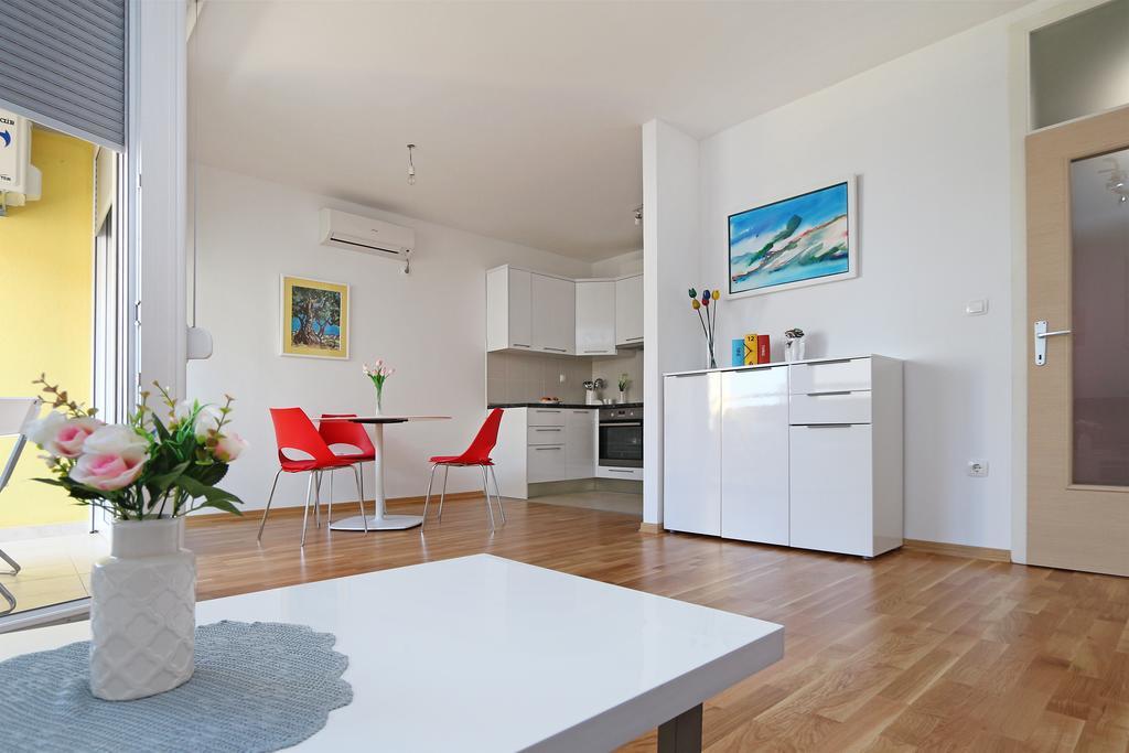 Antonijas Sunny Apartment Makarska Exterior foto