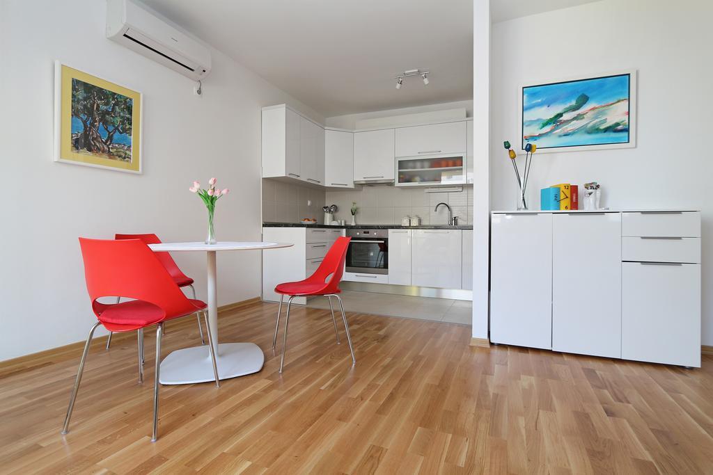 Antonijas Sunny Apartment Makarska Exterior foto